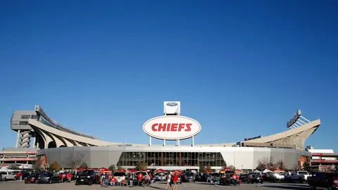 “赛场速览：国安主场首秀战平蓉城 1-1平分秋色”